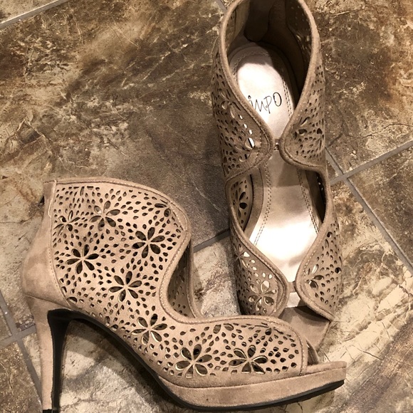 Heels - Picture 3 of 5